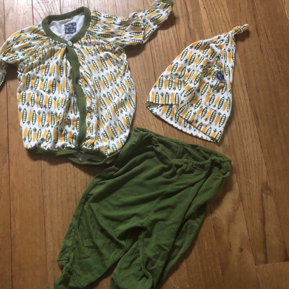 Kickee pants corn print outfit